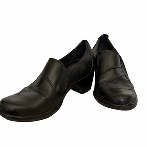 Clark Shoes Black leather Women's size 6 M block heel slip on gently used loafer